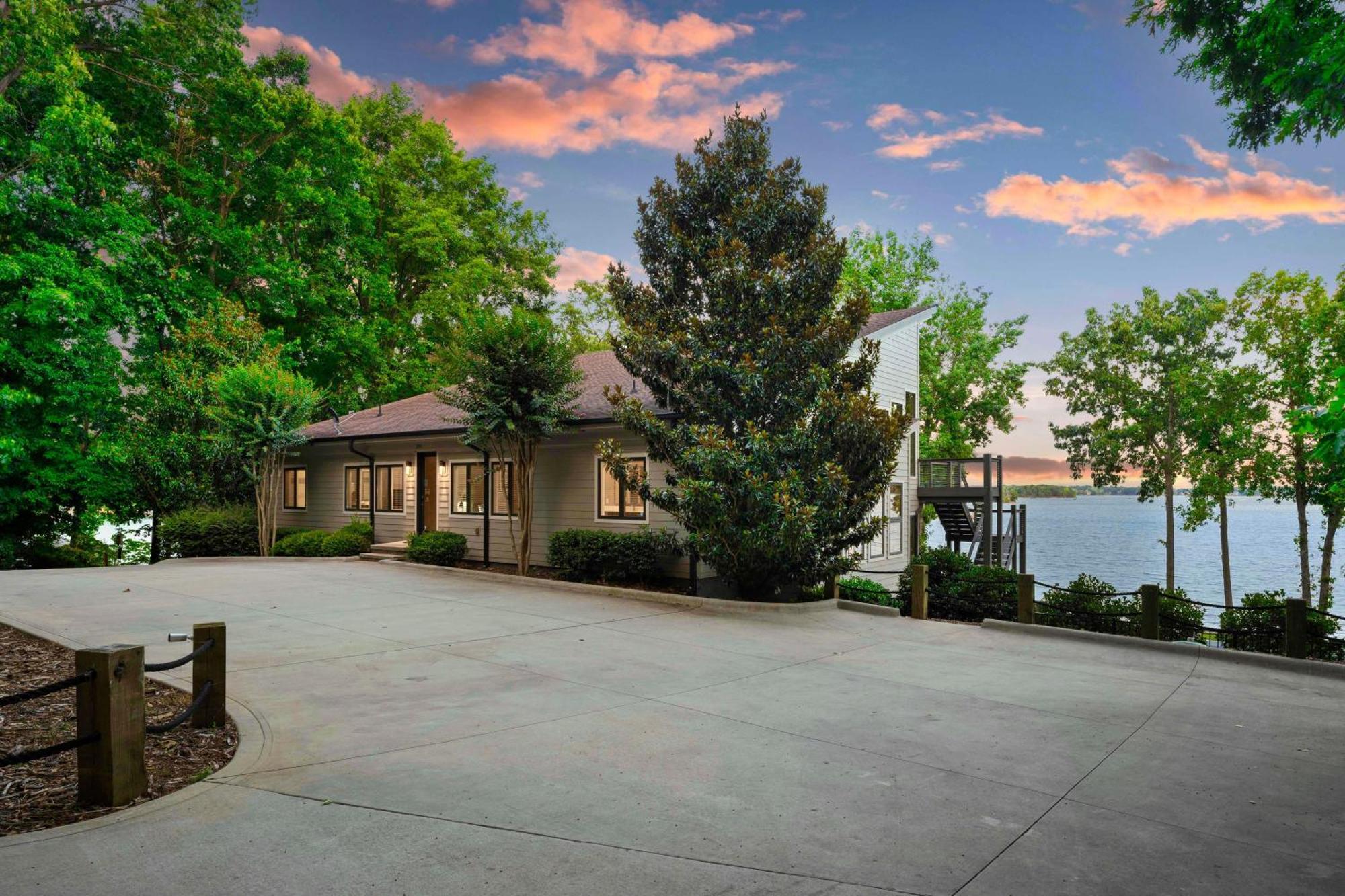 Lake Norman Getaway 穆尔斯维尔 外观 照片