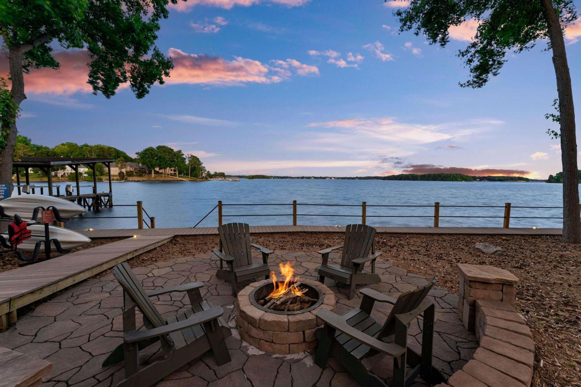 Lake Norman Getaway 穆尔斯维尔 外观 照片