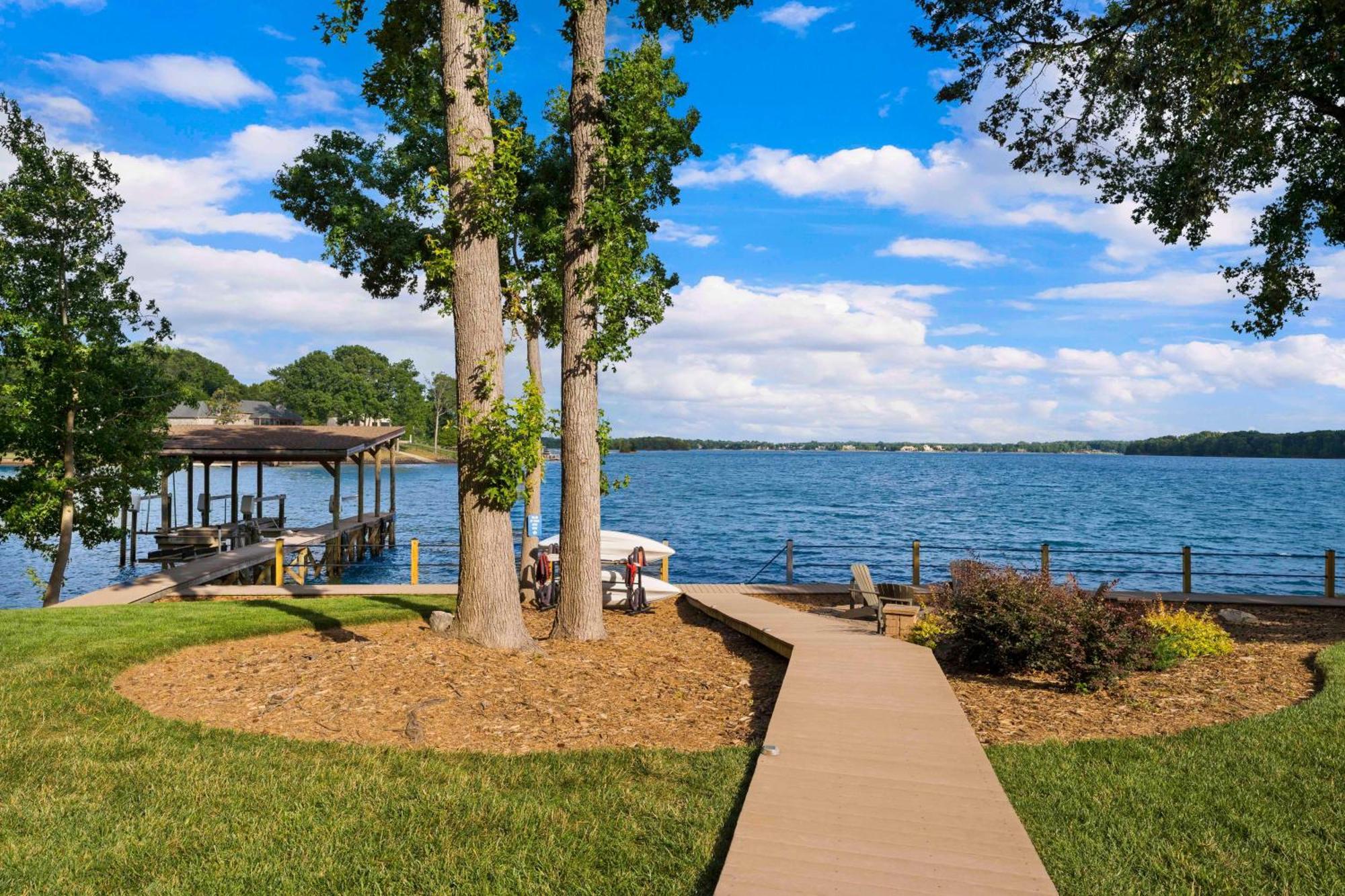 Lake Norman Getaway 穆尔斯维尔 外观 照片
