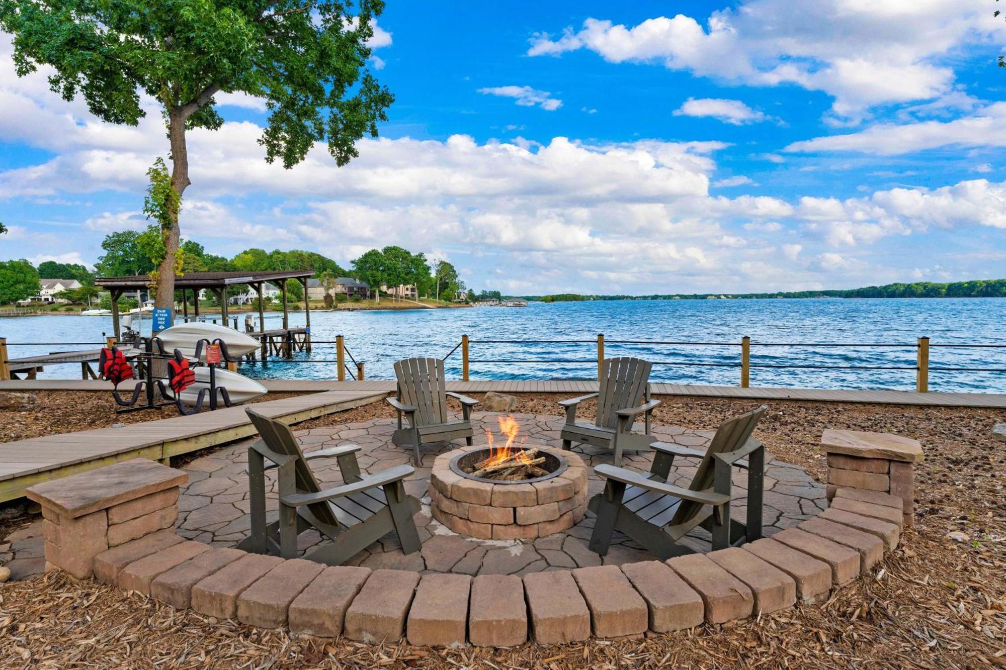 Lake Norman Getaway 穆尔斯维尔 外观 照片